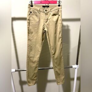 KanCan | Gia High Rise Super Skinny Size 25 junior size 3 Same Day Shipping.